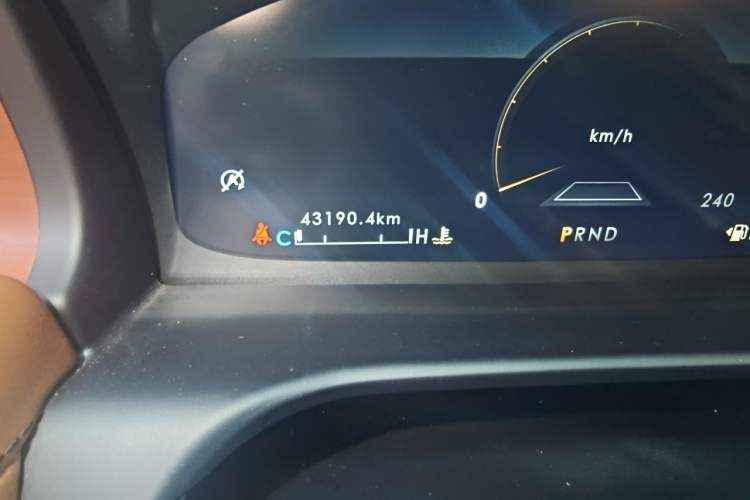 Used Lincoln Aviator 2020 3.0T V6 All-Wheel Drive Executive Version Odometer Close Up