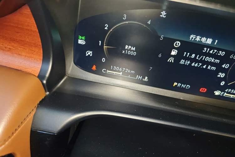 Used Lincoln Aviator 2020 3.0T V6 All-Wheel Drive Executive Version Odometer Close Up