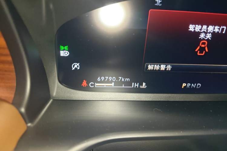 Used Lincoln Aviator 2020 3.0T V6 All-Wheel Drive Executive Version Odometer Close Up