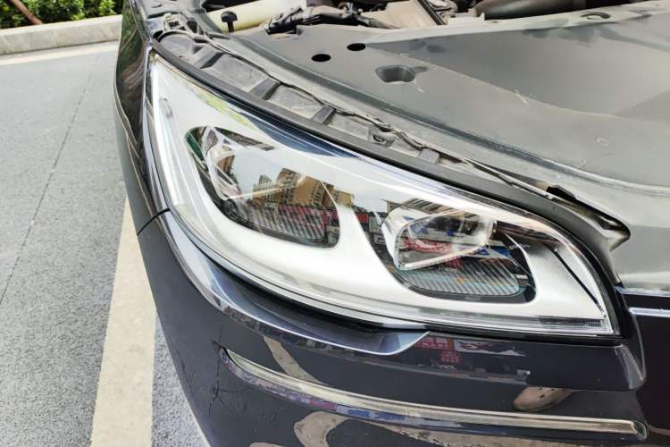 Used Lincoln Aviator 2020 3.0T V6 All-Wheel Drive Executive Version Right Front Headlight