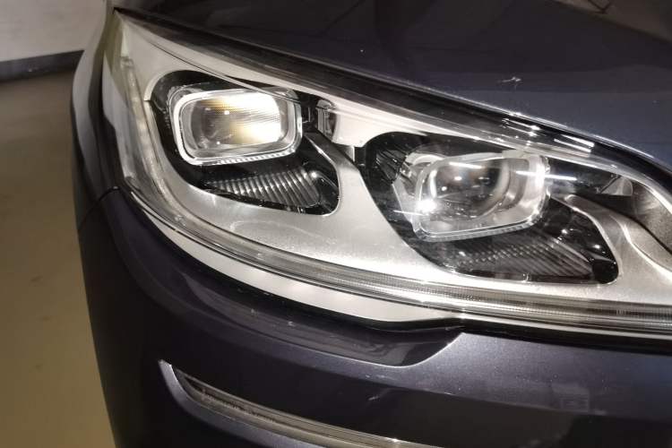 Used Lincoln Aviator 2020 3.0T V6 All-Wheel Drive Executive Version Right Front Headlight