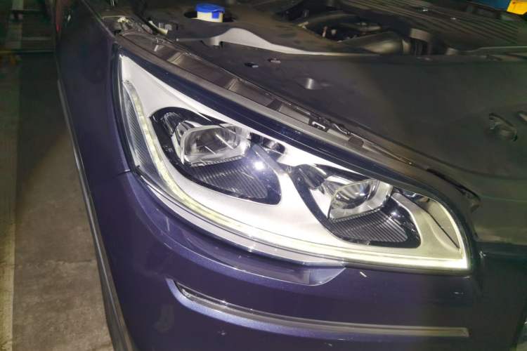 Used Lincoln Aviator 2020 3.0T V6 All-Wheel Drive Executive Version Right Front Headlight