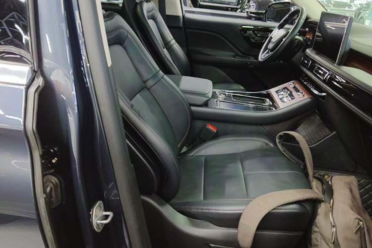 Used Lincoln Aviator 2020 3.0T V6 Four-Wheel Drive Premium Edition Right Front Seat