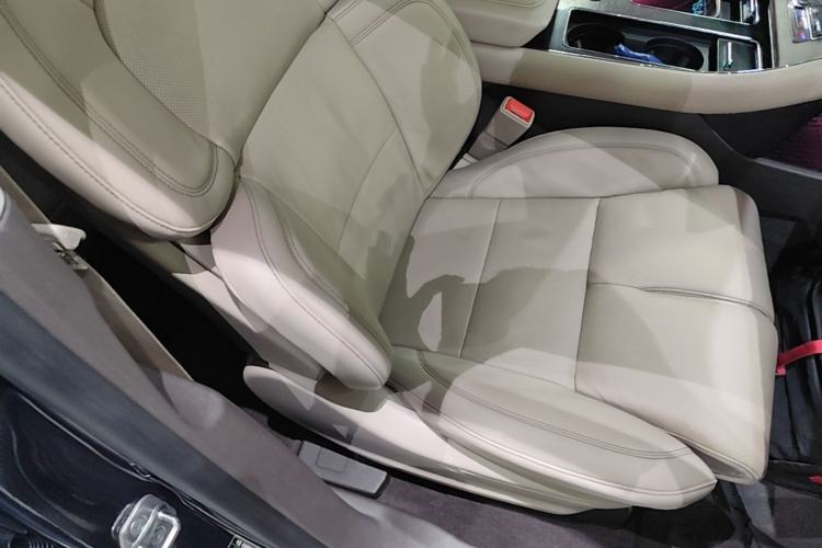 Used Lincoln Aviator 2020 3.0T V6 All-Wheel Drive Executive Version Right Front Seat