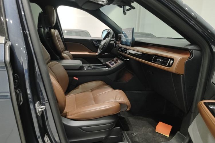 Used Lincoln Aviator 2020 3.0T V6 All-Wheel Drive Executive Version Right Front Seat