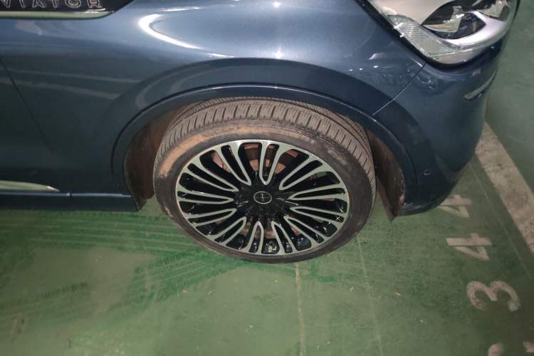 Used Lincoln Aviator 2020 3.0T V6 Four-Wheel Drive Presidential Edition Right Front Wheel Hub