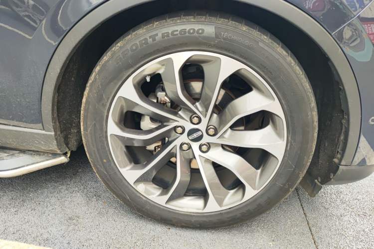 Used Lincoln Aviator 2020 3.0T V6 All-Wheel Drive Executive Version Right Front Wheel Hub