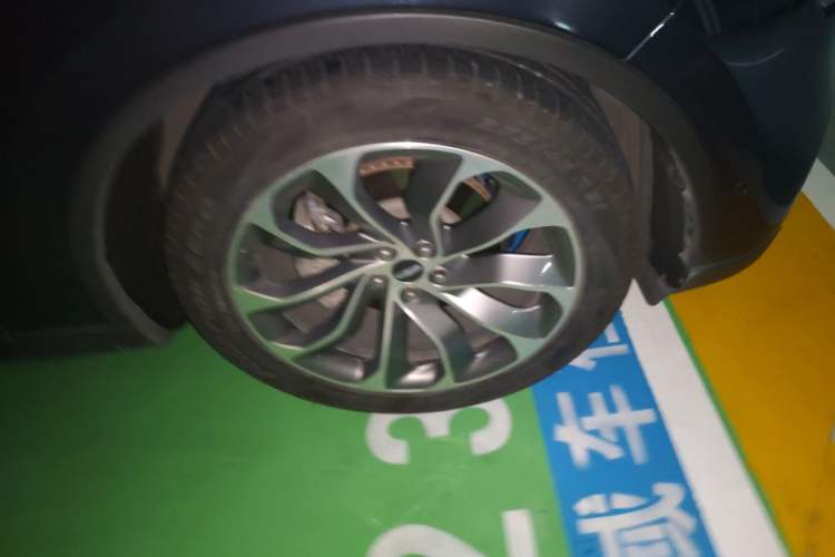 Used Lincoln Aviator 2020 3.0T V6 All-Wheel Drive Executive Version Right Front Wheel Hub