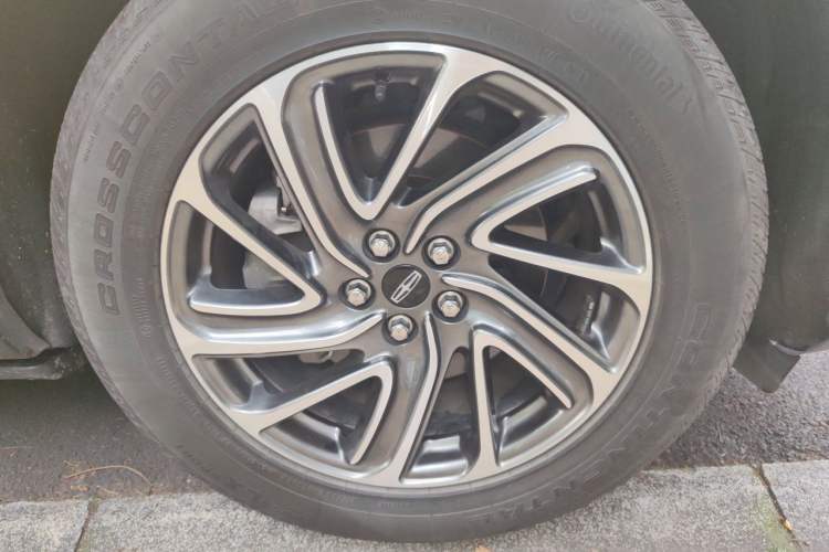 Used Lincoln Aviator 2020 3.0T V6 All-Wheel-Drive Premium Edition Right Front Wheel Hub