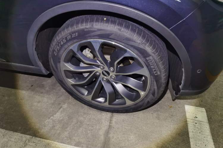 Used Lincoln Aviator 2020 3.0T V6 All-Wheel Drive Executive Version Right Front Wheel Hub