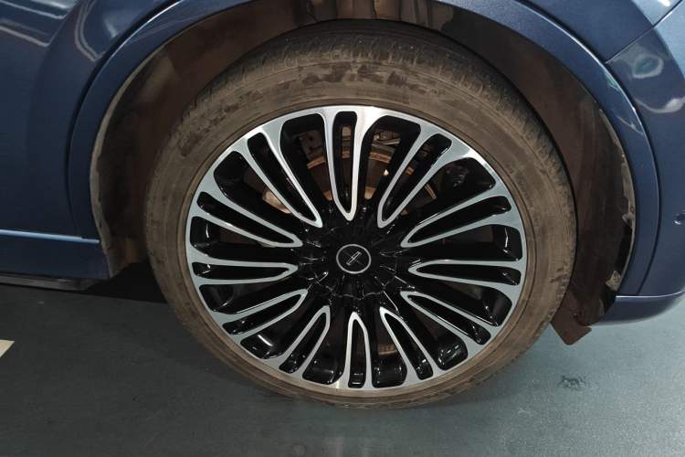Used Lincoln Aviator 2020 3.0T V6 Four-Wheel Drive Presidential Edition Right Front Wheel Hub