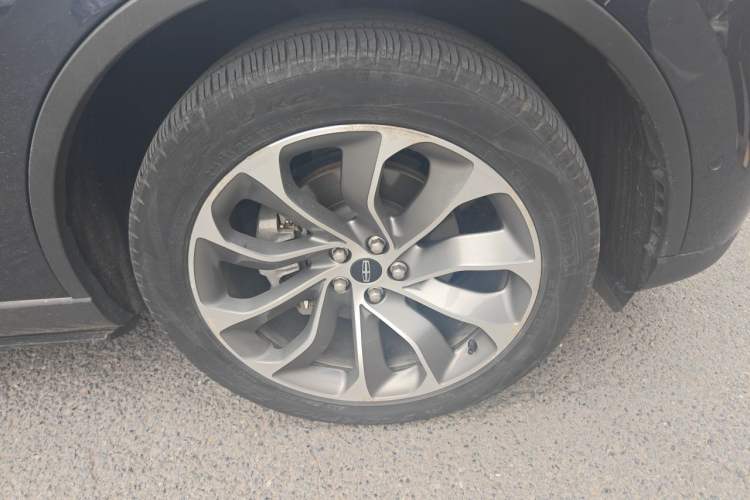 Used Lincoln Aviator 2020 3.0T V6 All-Wheel Drive Executive Version Right Front Wheel Hub