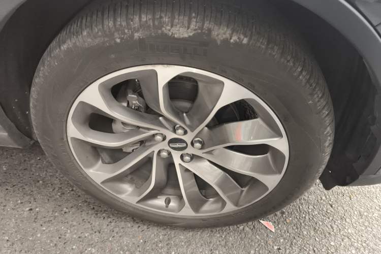 Used Lincoln Aviator 2020 3.0T V6 All-Wheel Drive Executive Version Right Front Wheel Hub