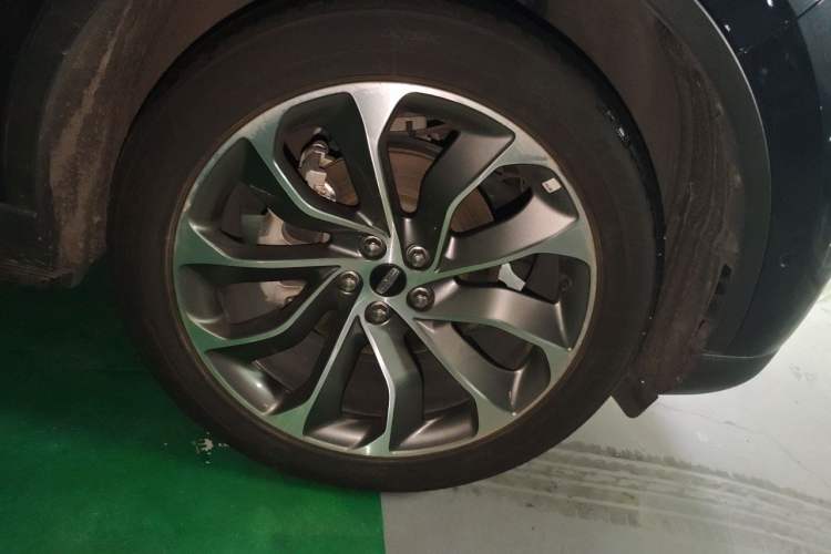 Used Lincoln Aviator 2020 3.0T V6 All-Wheel Drive Executive Version Right Front Wheel Hub