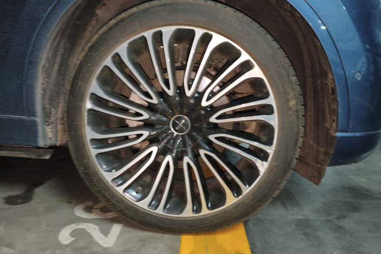 Used Lincoln Aviator 2020 3.0T V6 Four-Wheel Drive Presidential Edition Right Front Wheel Hub