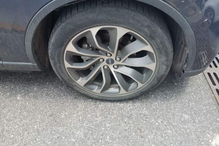 Used Lincoln Aviator 2020 3.0T V6 All-Wheel Drive Executive Version Right Front Wheel Hub