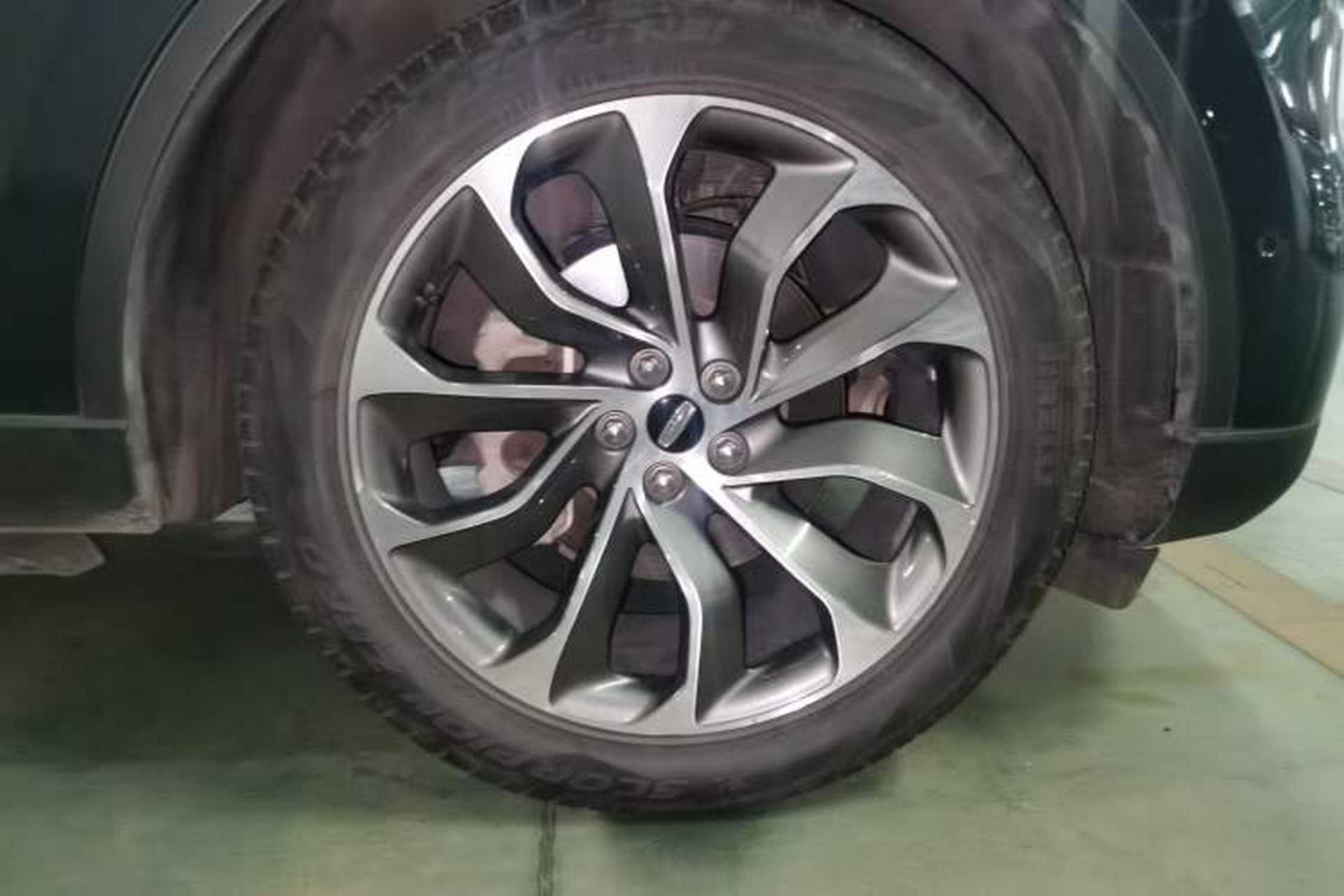 Used Lincoln Aviator 2020 3.0T V6 All-Wheel Drive Executive Version Right Front Wheel Hub
