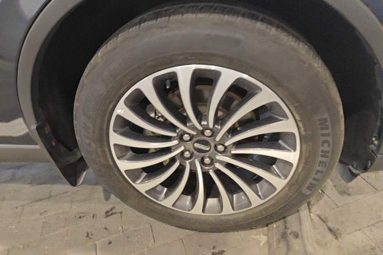 Used Lincoln Aviator 2020 3.0T V6 Four-Wheel Drive Zunya Edition Right Front Wheel Hub
