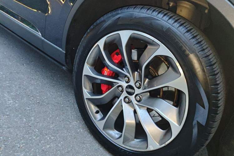 Used Lincoln Aviator 2020 3.0T V6 All-Wheel Drive Executive Version Right Front Wheel Hub