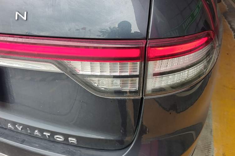 Used Lincoln Aviator 2020 3.0T V6 Four-Wheel Drive Premium Edition Right Rear Taillight