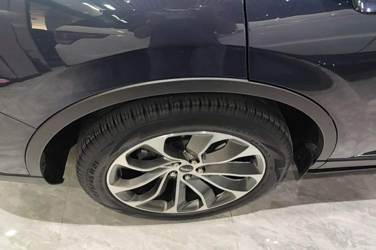 Used Lincoln Aviator 2020 3.0T V6 All-Wheel Drive Executive Version Right Rear Wheel Hub