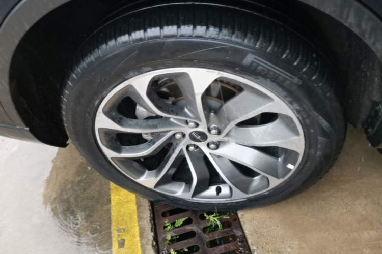 Used Lincoln Aviator 2020 3.0T V6 All-Wheel Drive Executive Version Right Rear Wheel Hub