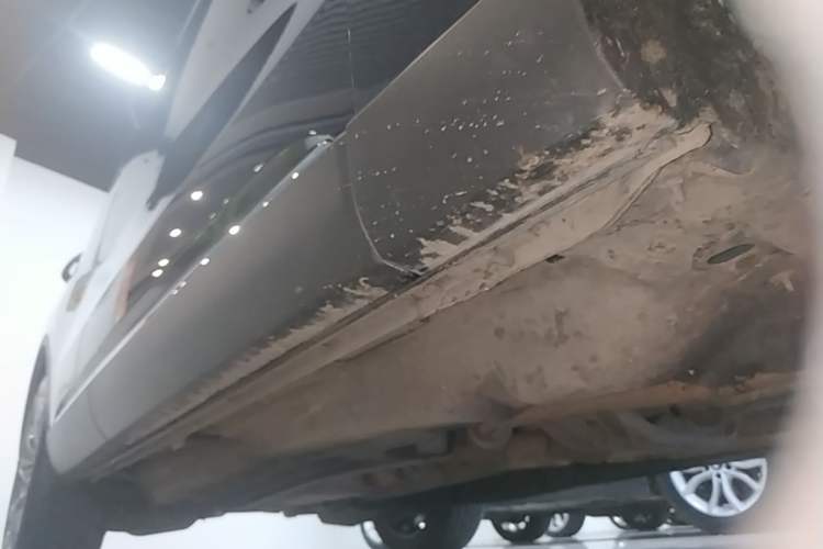 Used Lincoln Aviator 2020 3.0T V6 All-Wheel Drive Executive Version Right Side Sill