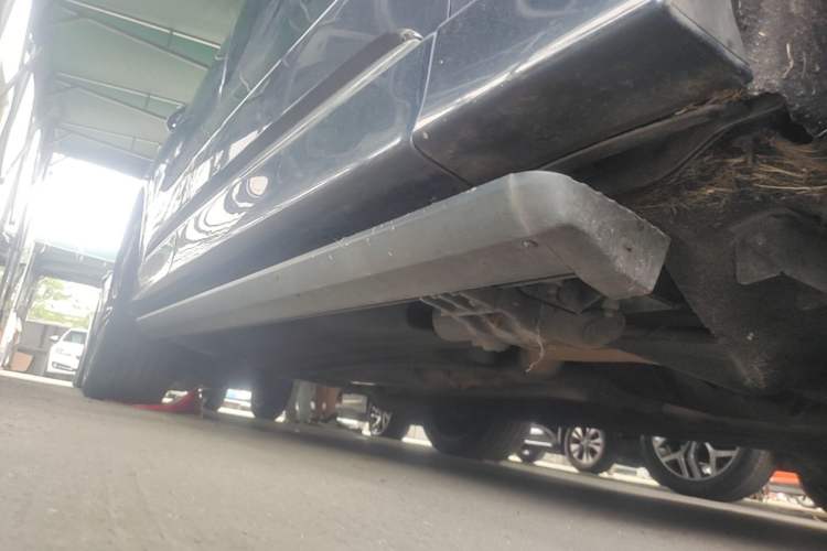 Used Lincoln Aviator 2020 3.0T V6 Four-Wheel Drive Presidential Edition Right Side Sill