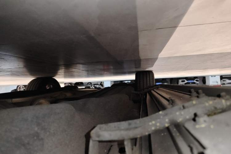 Used Lincoln Aviator 2020 3.0T V6 All-Wheel Drive Executive Version Right Side Sill