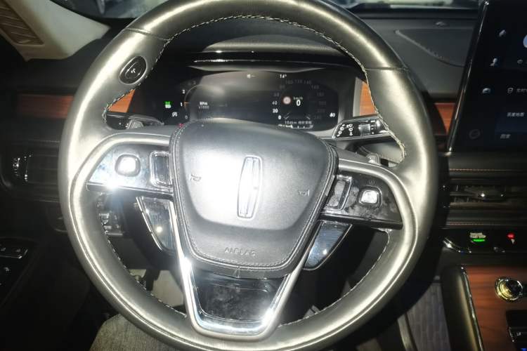 Used Lincoln Aviator 2020 3.0T V6 Four-Wheel Drive Premium Edition Steering Wheel