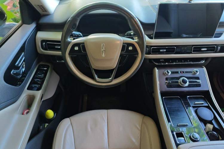 Used Lincoln Aviator 2020 3.0T V6 Four-Wheel Drive Premium Edition Steering Wheel
