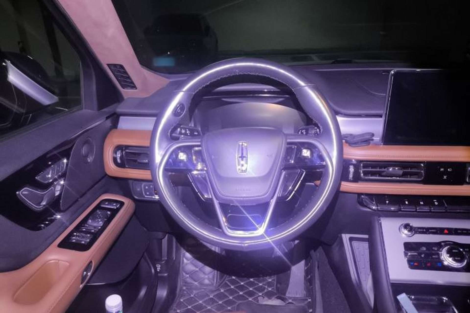 Used Lincoln Aviator 2020 3.0T V6 All-Wheel-Drive Luxury Edition Steering Wheel