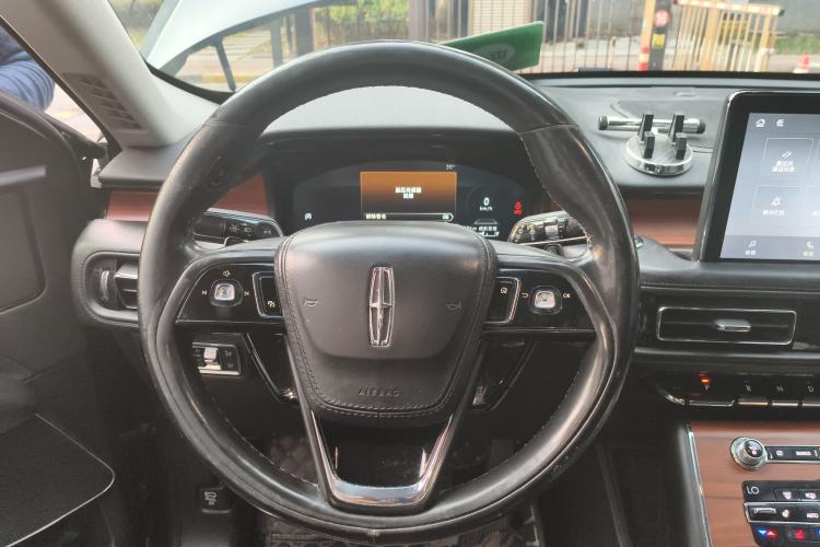 Used Lincoln Aviator 2020 3.0T V6 All-Wheel-Drive Premium Edition Steering Wheel