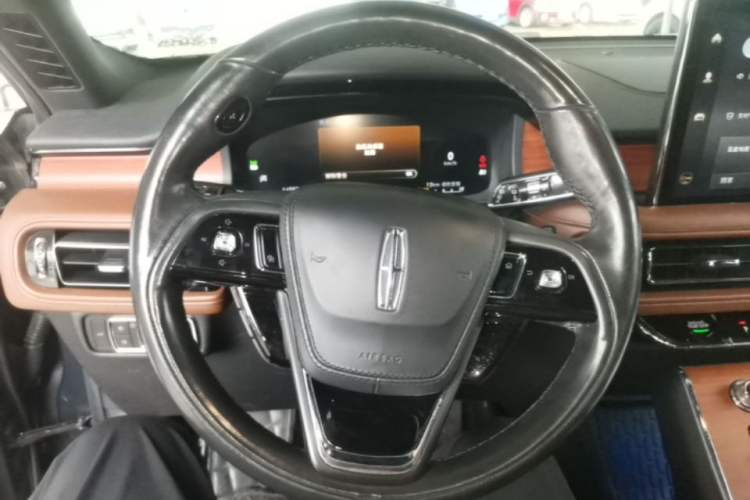 Used Lincoln Aviator 2020 3.0T V6 All-Wheel Drive Executive Version Steering Wheel