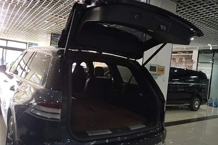 Used Lincoln Aviator 2020 3.0T V6 All-Wheel Drive Executive Version Trunk