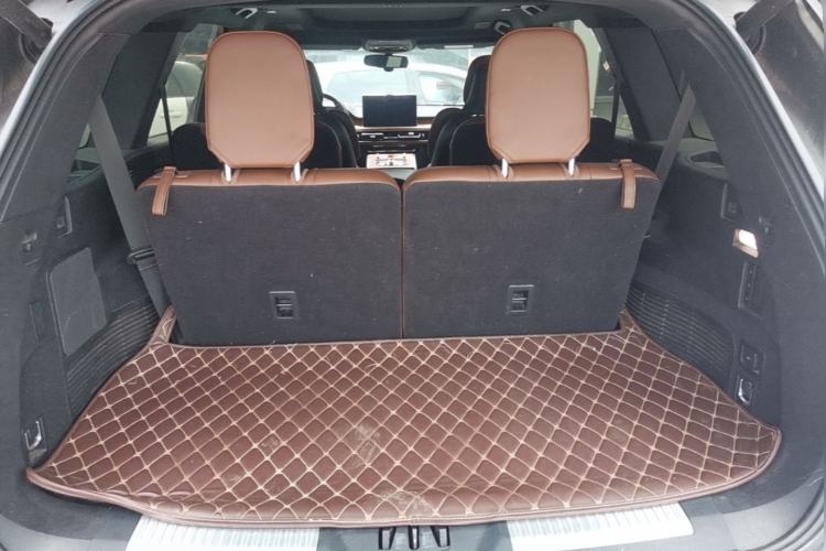 Used Lincoln Aviator 2020 3.0T V6 All-Wheel Drive Executive Version Trunk