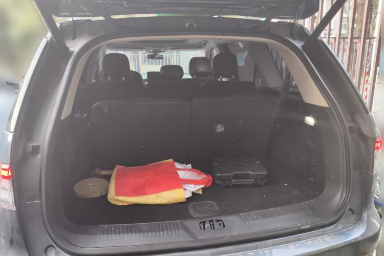 Used Lincoln Aviator 2020 3.0T V6 All-Wheel-Drive Premium Edition Trunk