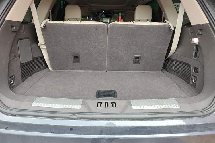 Used Lincoln Aviator 2020 3.0T V6 Four-Wheel Drive Premium Edition Trunk