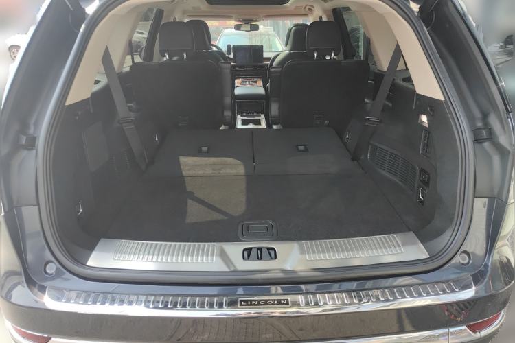 Used Lincoln Aviator 2020 3.0T V6 All-Wheel Drive Executive Version Trunk
