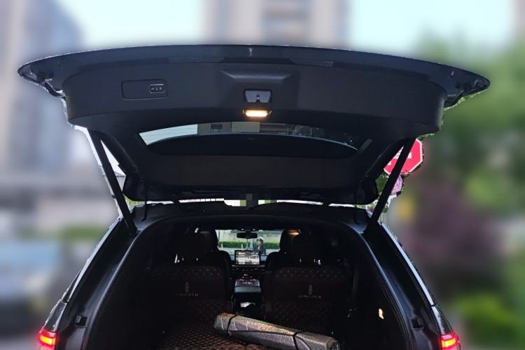 Used Lincoln Aviator 2020 3.0T V6 All-Wheel Drive Executive Version Trunk