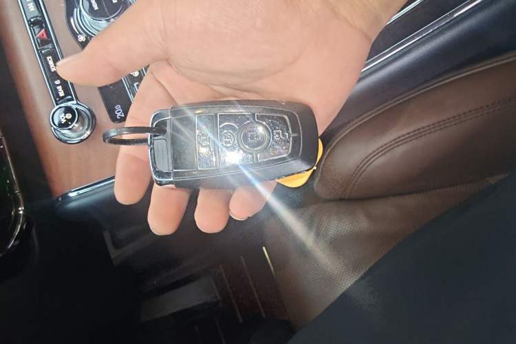 Used Lincoln Aviator 2020 3.0T V6 All-Wheel Drive Executive Version Vehicle Key