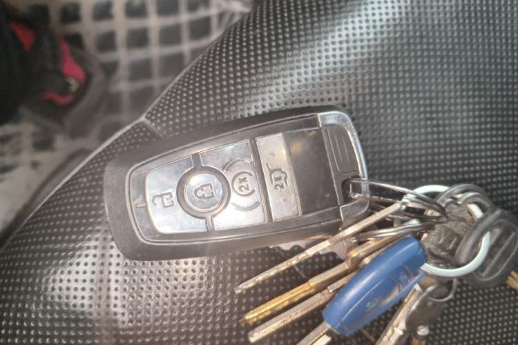 Used Lincoln Aviator 2020 3.0T V6 All-Wheel-Drive Premium Edition Vehicle Key