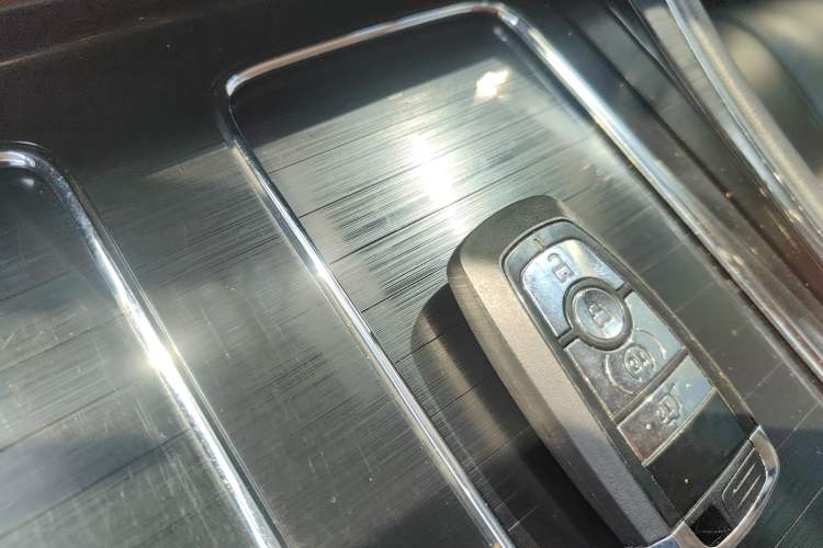 Used Lincoln Aviator 2020 3.0T V6 All-Wheel Drive Executive Version Vehicle Key