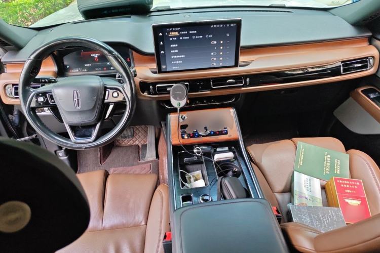 Used Lincoln Aviator 2020 3.0T V6 All-Wheel Drive Executive Version Center Console