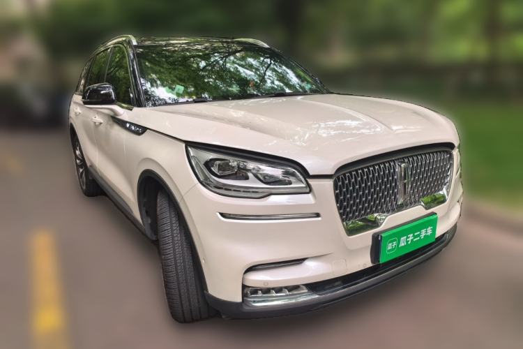 Used Lincoln Aviator 2020 3.0T V6 All-Wheel Drive Executive Version Front Right 45 Deg