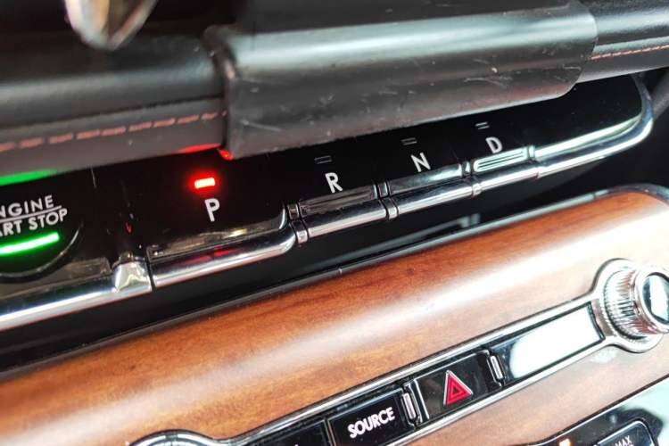 Used Lincoln Aviator 2020 3.0T V6 Four-Wheel Drive Premium Edition Gear Lever