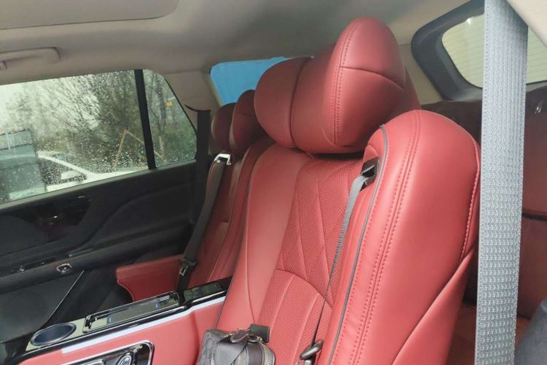 Used Lincoln Aviator 2020 3.0T V6 Four-Wheel Drive Premium Edition Left Rear Seat