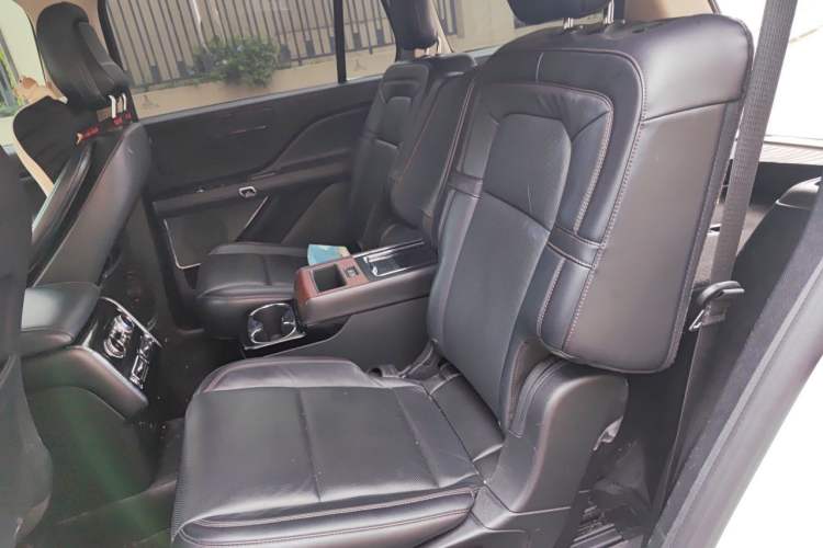 Used Lincoln Aviator 2020 3.0T V6 Four-Wheel Drive Premium Edition Left Rear Seat