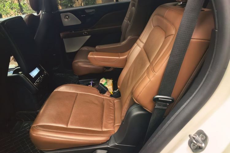 Used Lincoln Aviator 2020 3.0T V6 All-Wheel Drive Executive Version Left Rear Seat