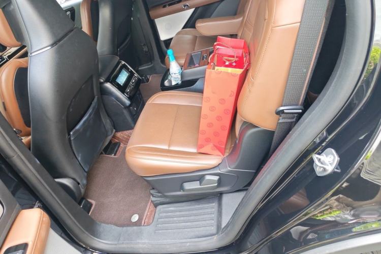 Used Lincoln Aviator 2020 3.0T V6 All-Wheel Drive Executive Version Left Rear Seat